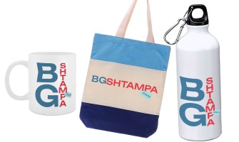 Идеи за фирмени подаръци: Как персонализираните тениски и аксесоари сближават екипа